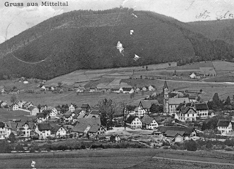 Ansichtskarte mit Blick aufs Dorf, um 1900