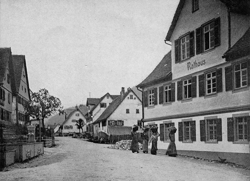 Vor dem Rathaus im Oberdorf, um 1900