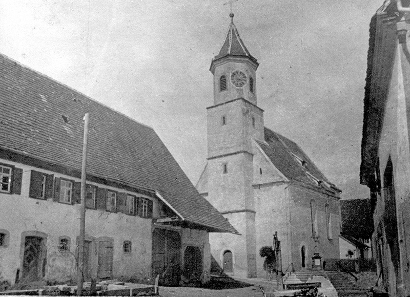 Blick auf die katholische Kirche St. Stephan und den Kirchplatz, 1905