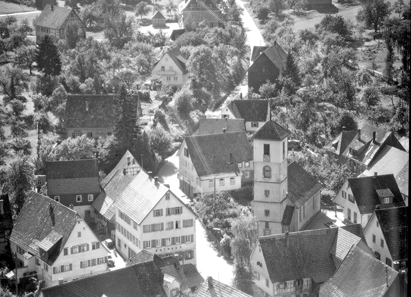 Ansicht der Ortsmitte mit Rathaus, 1957