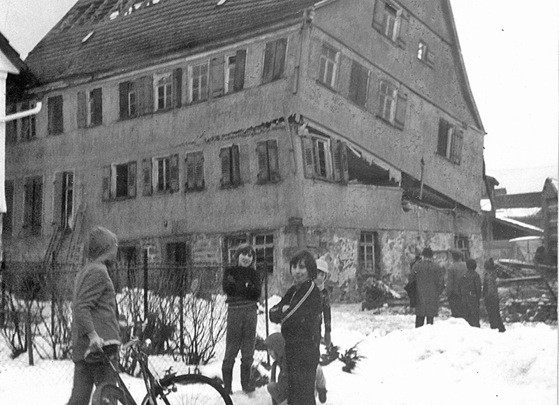 Abriss des alten Schulhauses 1974